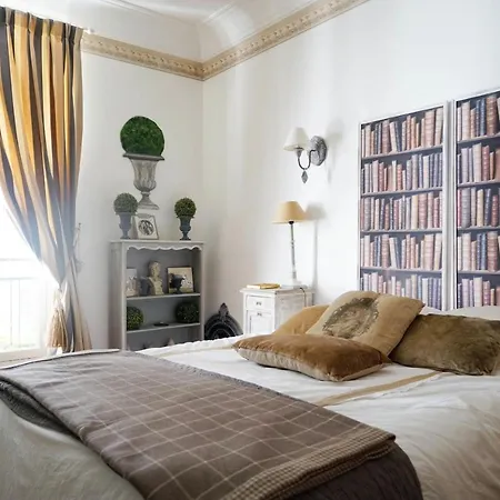 Superb Spacious And Authentic Lejlighed